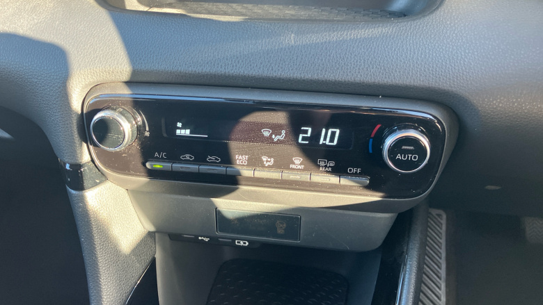 Toyota Yaris 1.5 Hybrid Design 5dr CVT Hybrid Hatchback